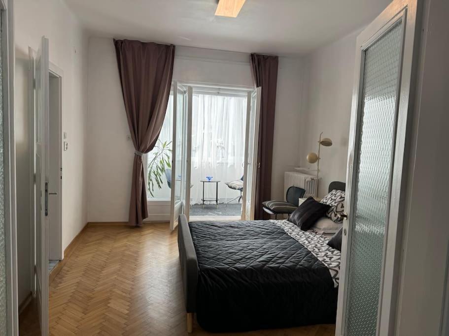 Airy & Beautiful Downtown Apartment Boekarest Buitenkant foto