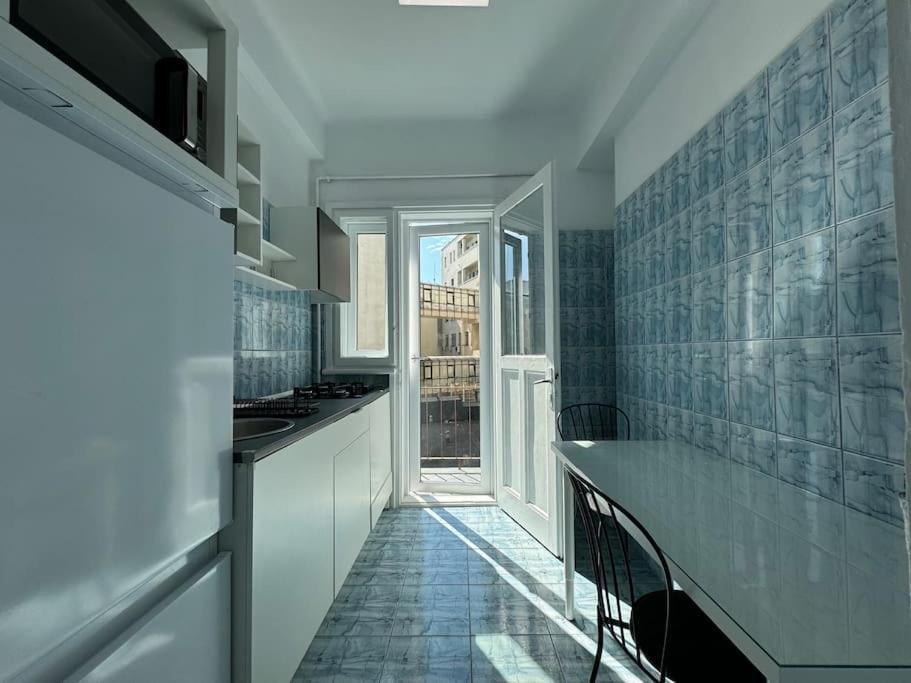 Airy & Beautiful Downtown Apartment Boekarest Buitenkant foto